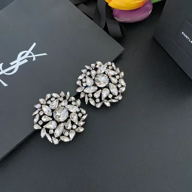 Broche de prata preto com cristais e cluster floral 6