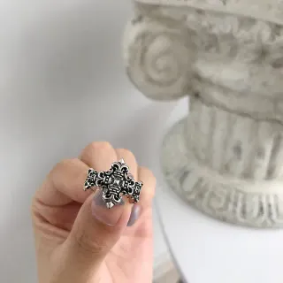 Silver Black Ornate Cross-Shaped Fleur-De-Lis Motif Ring