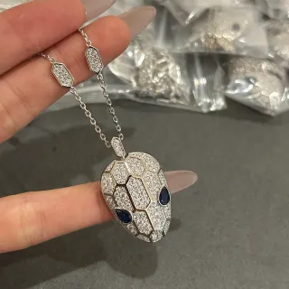 Colar de prata com pingante de cabeça de serpente azul Pavé-Set de pedras brancas