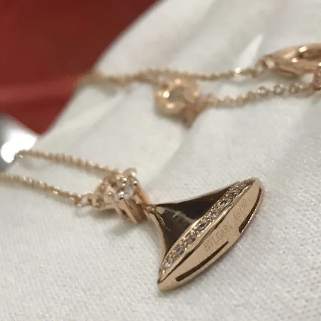 Silver Gold Fan-Shaped Pendant Pavé Stone Trim Necklace 4