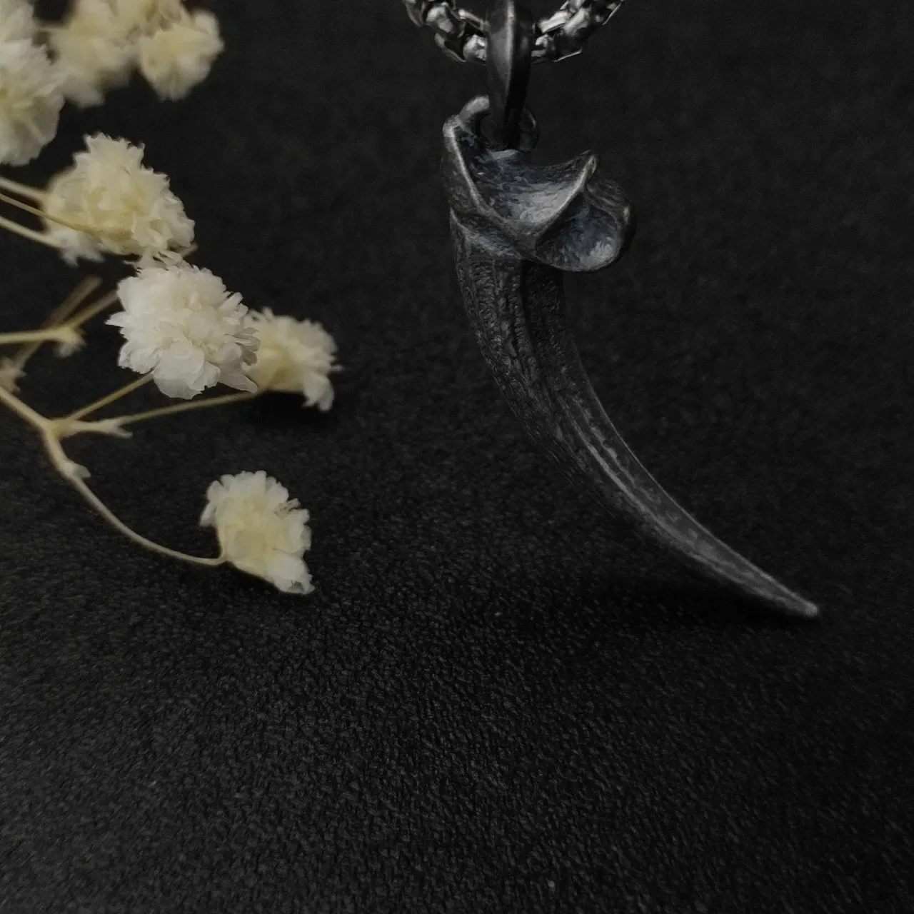 Silver Gold Oxidized Metal Claw-Shaped Pendant Necklace 8