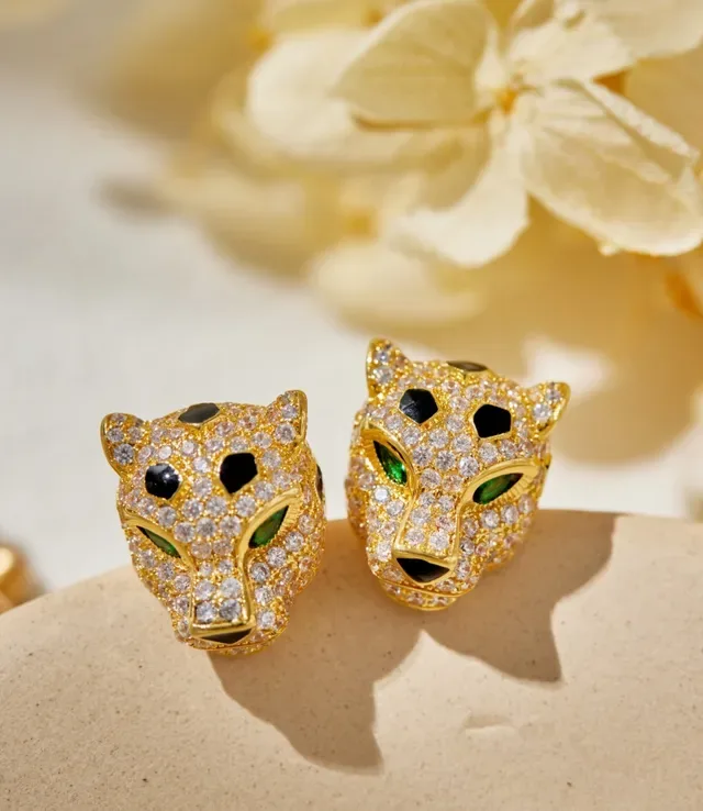 Silver Green Pavé-Set Animal Head Motif Earrings 6