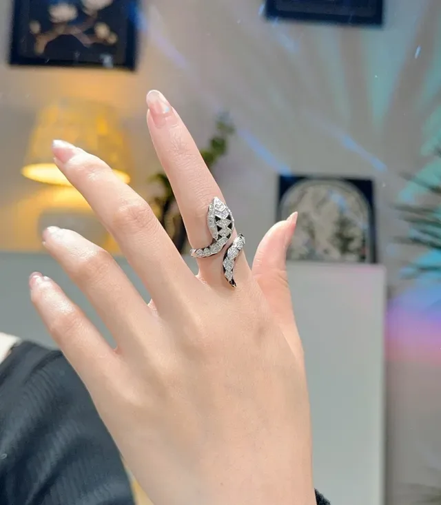 Silver Green Snake-Inspired Coiled Silhouette Pavé-Set Clear Stones Ring 4