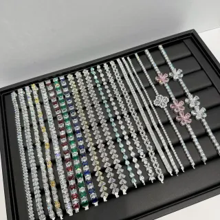 Collar de Cristal Plata Multicolor con Múltiples Piedras Pavé