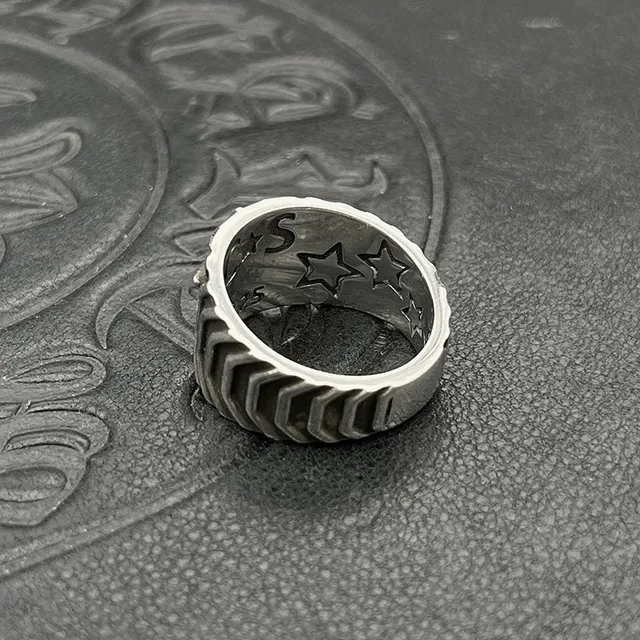 Silver-Toned Geometric Star Relief Wide Band Ring 4