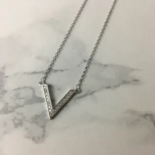 银色调 V 形 镶嵌宝石 吊坠项链