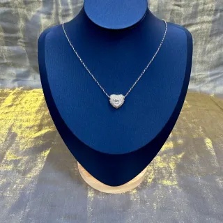 قلادة فضية بيضاء على شكل قلب Pavé-Set