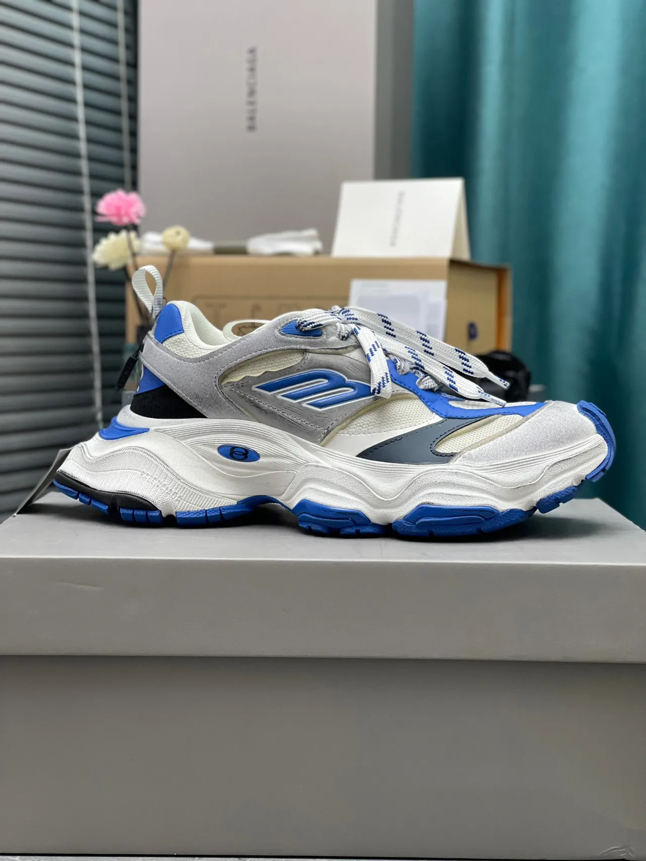 Skechers White Blue Oversized Sculpted Sole Layered Mesh And Synthetic Upper Chunky Sneakers 2