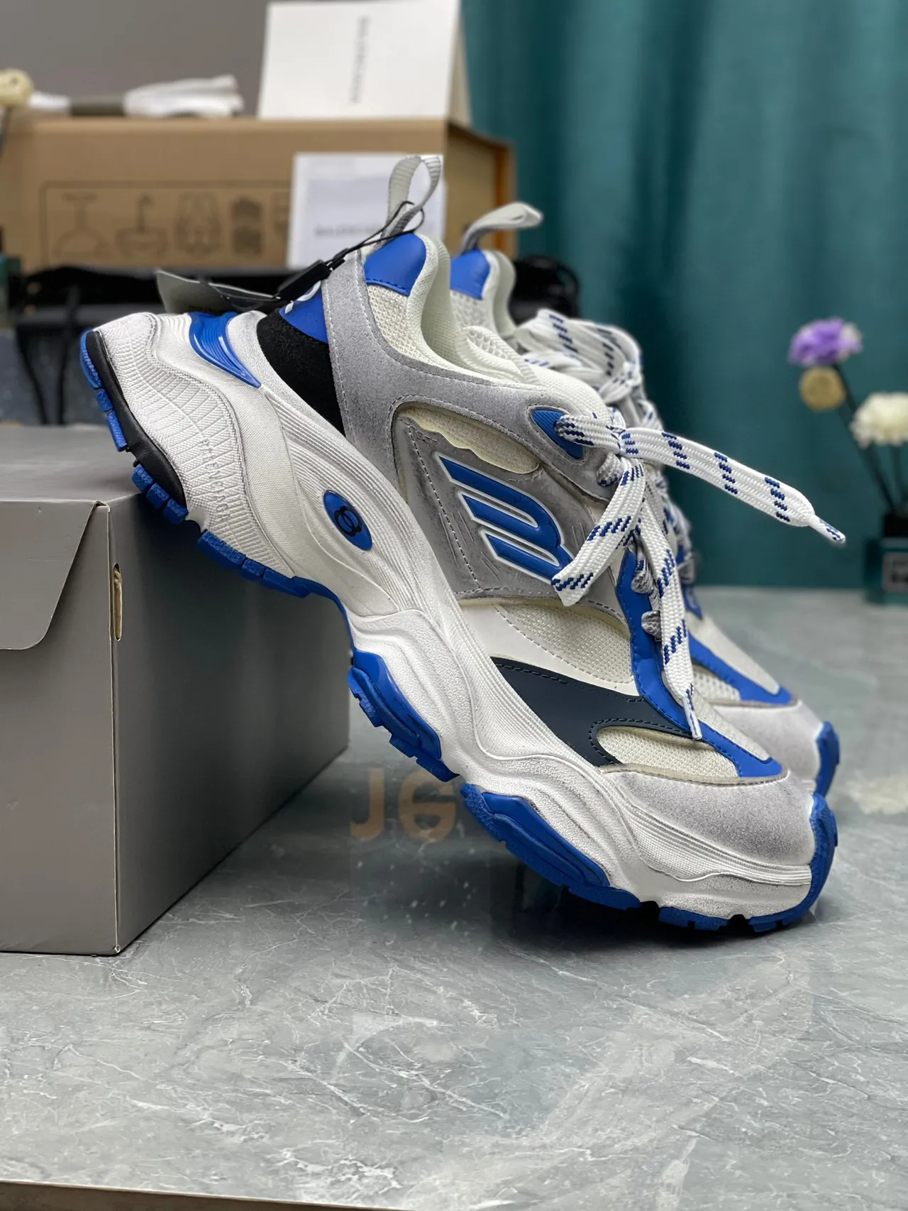 Skechers White Blue Oversized Sculpted Sole Layered Mesh And Synthetic Upper Chunky Sneakers 8