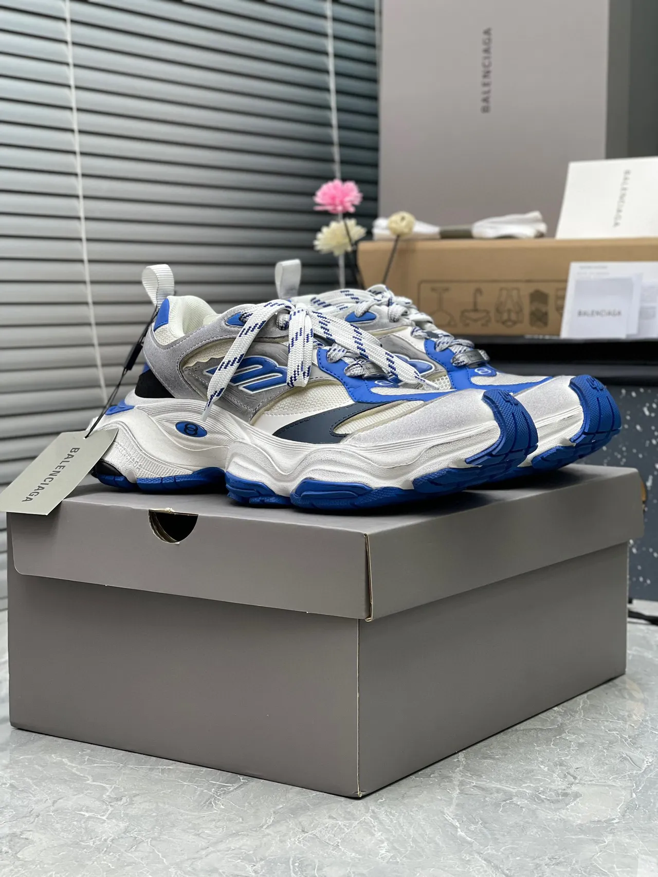 Skechers White Blue Oversized Sculpted Sole Layered Mesh And Synthetic Upper Chunky Sneakers 9