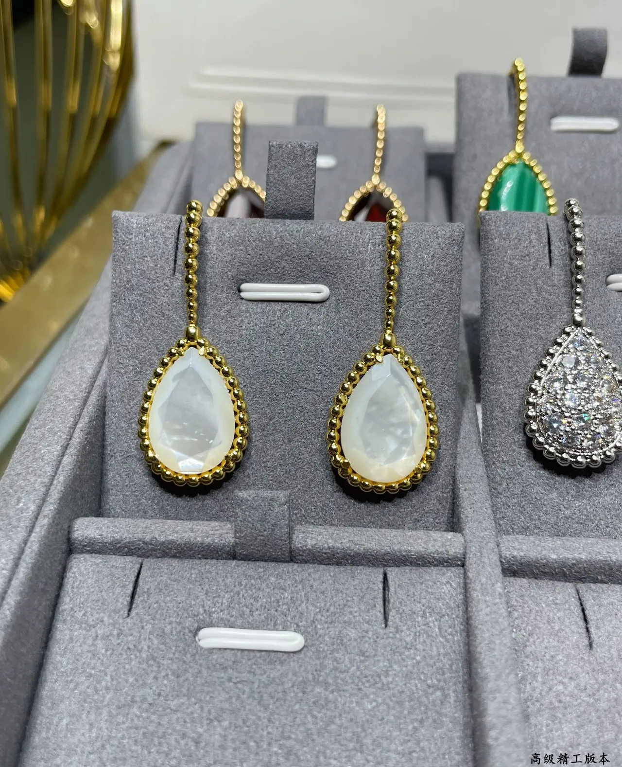Teardrop Green Stone Gold-Tone Dangling Earrings 4