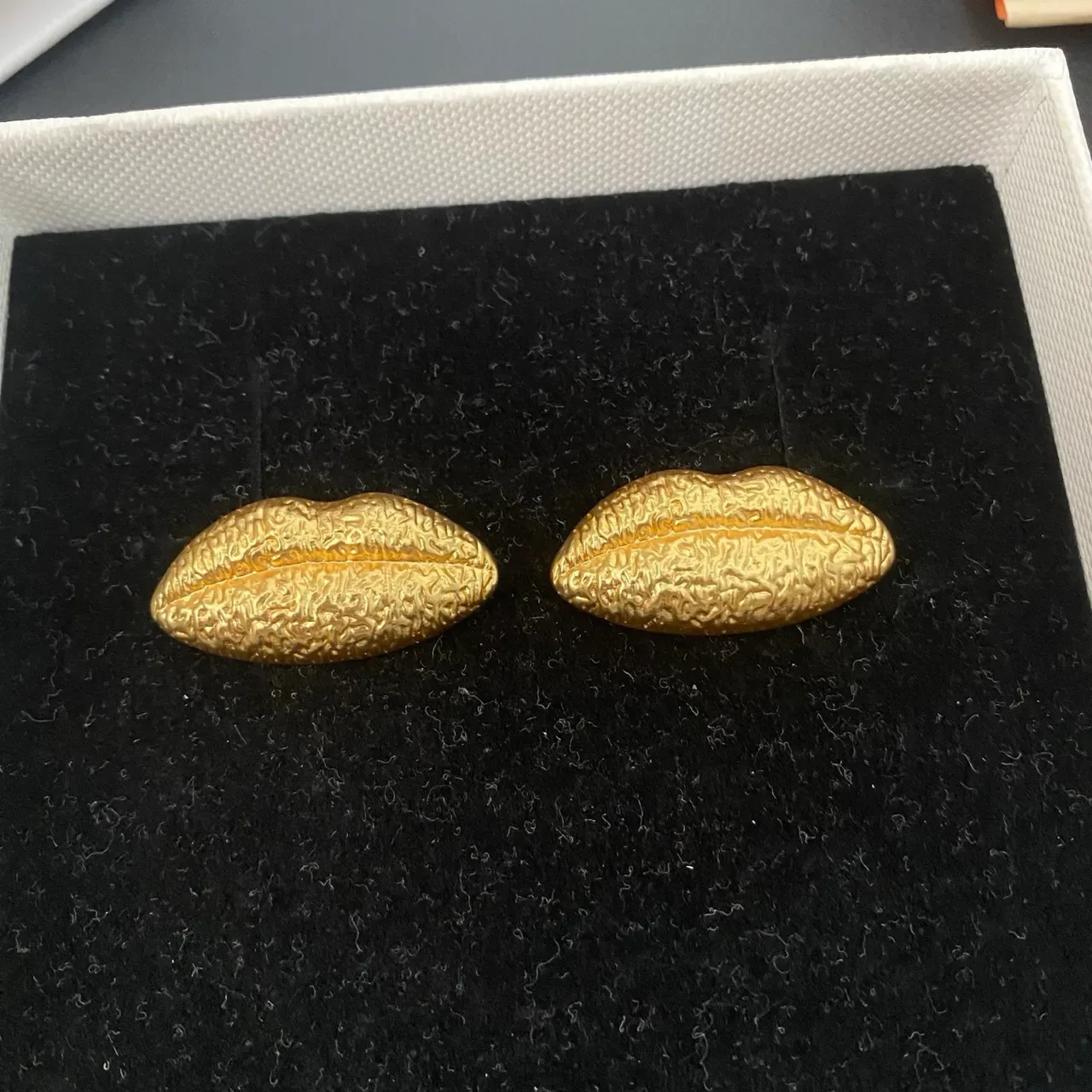 Textured Gold Lip-Shaped Sculptural Stud Earrings 8