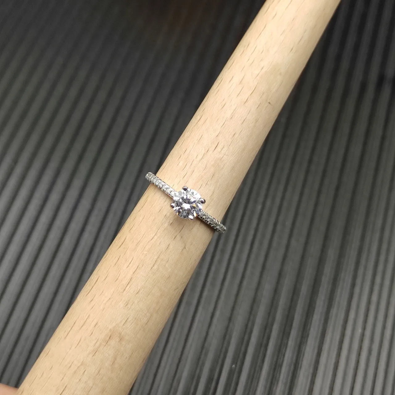 Twisted Rope Shanked Pavé Half-Band Solitaire Ring 6