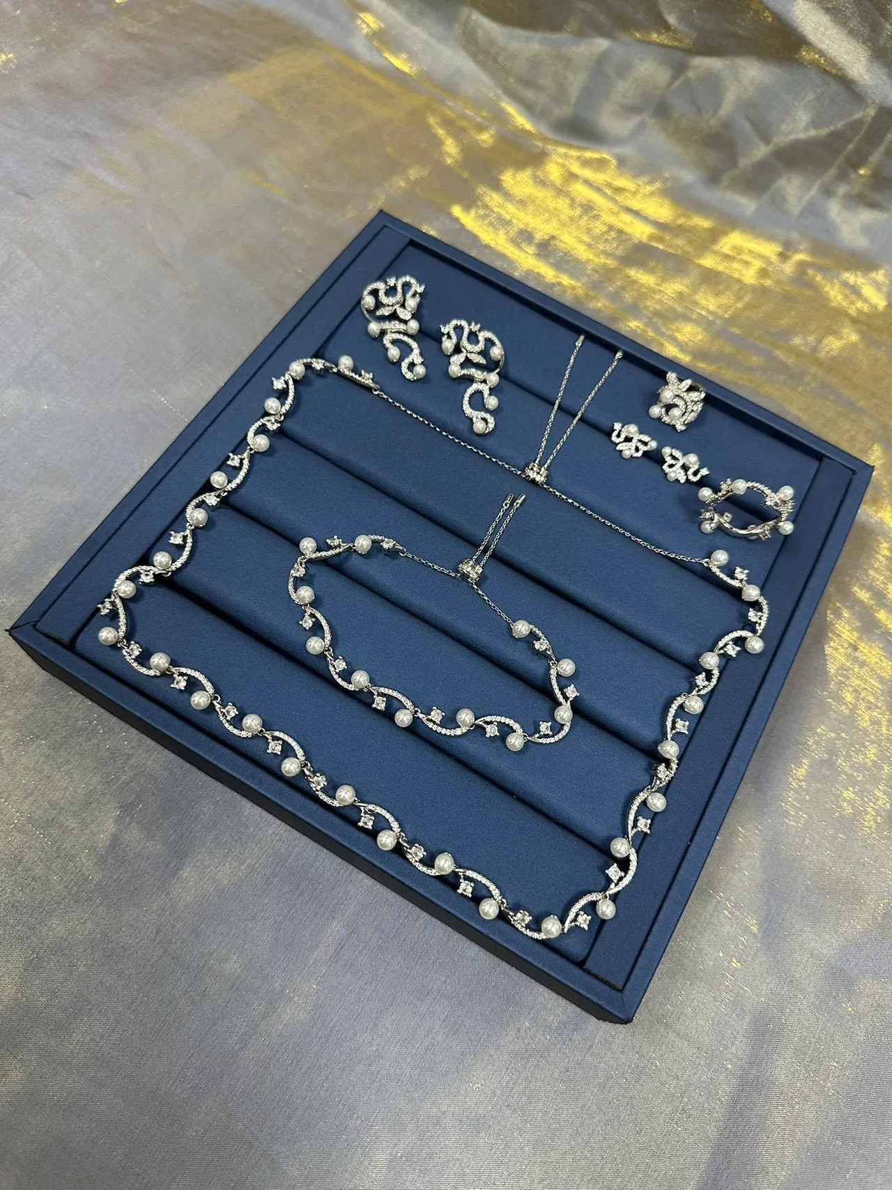Vine-Inspired Pearl and Crystal Necklace 5