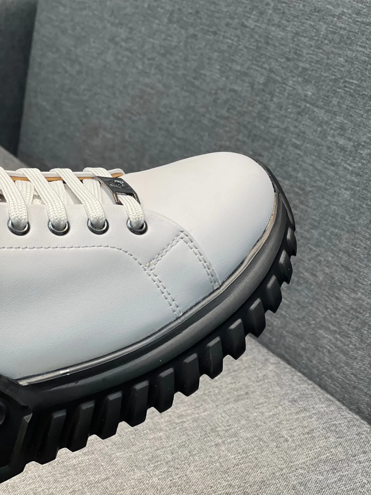 White Black Chunky Platform Sole Smooth Leather Upper Lifestyle Sneakers 3