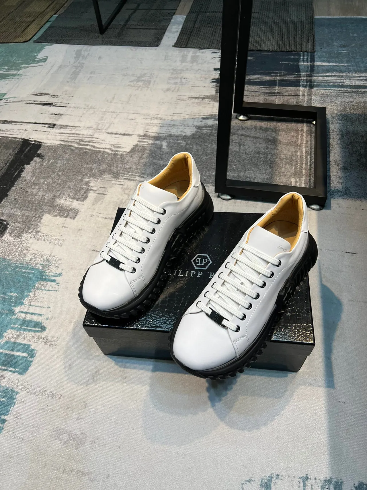 White Black Chunky Platform Sole Smooth Leather Upper Lifestyle Sneakers 5