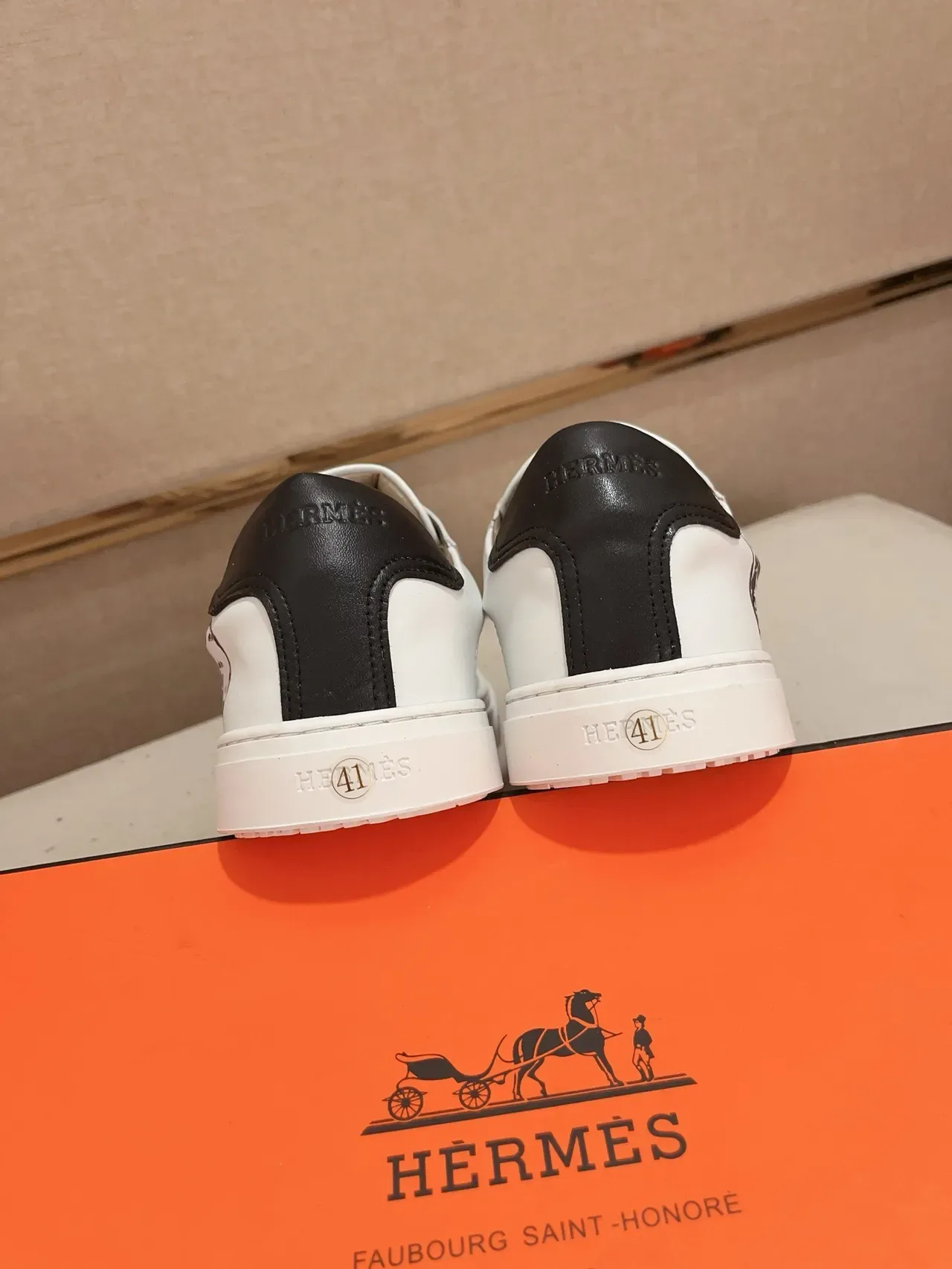 White Black Leather Low-Top Hand-Drawn Side Graphic Sneakers 3