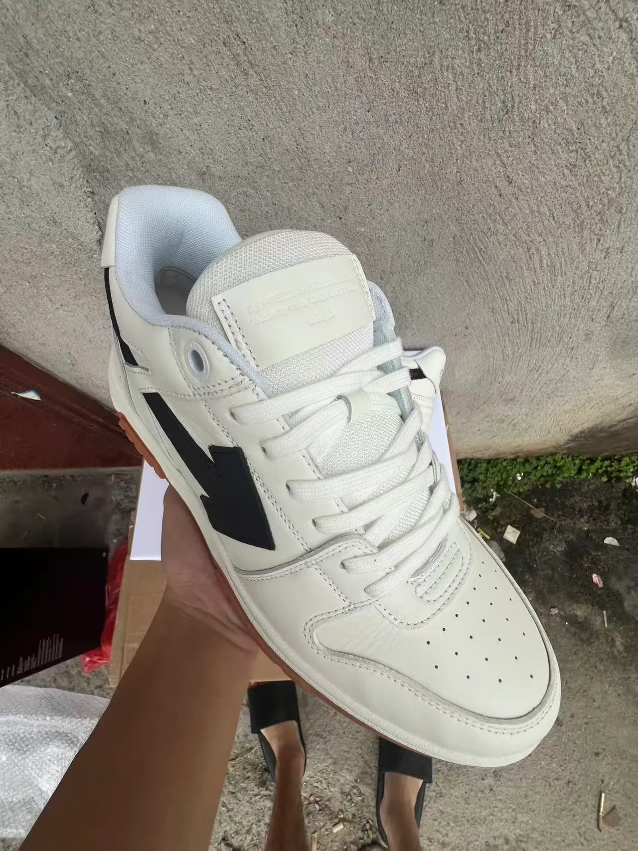 White Black Leather Upper Bold Arrow-Side Logo Sneakers 2