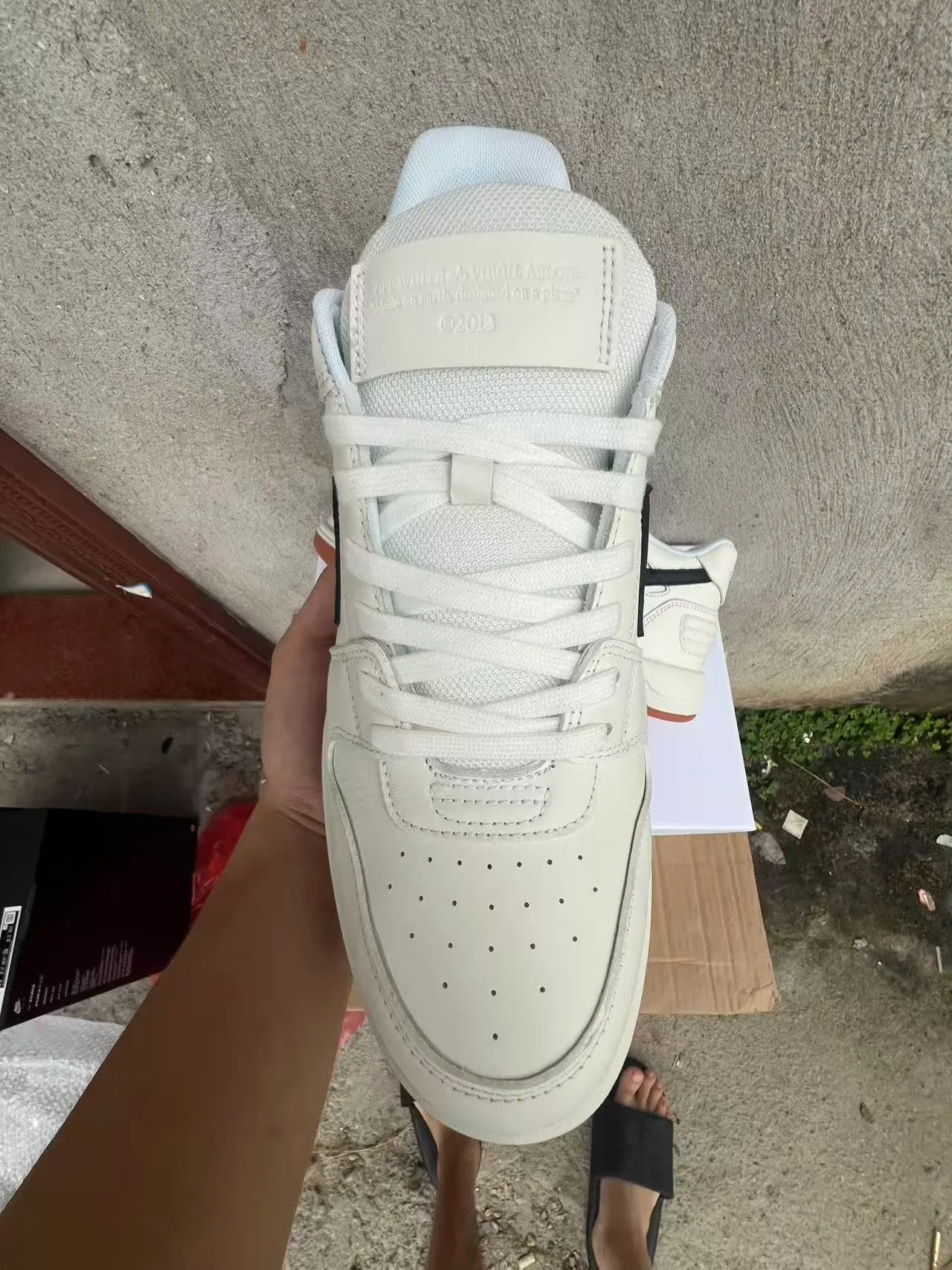 White Black Leather Upper Bold Arrow-Side Logo Sneakers 3