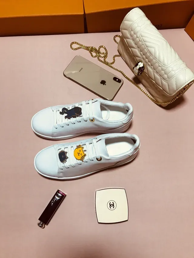 White Gold Smooth Leather Upper Enamel Cat Pin Embellishments Lifestyle Sneakers 2