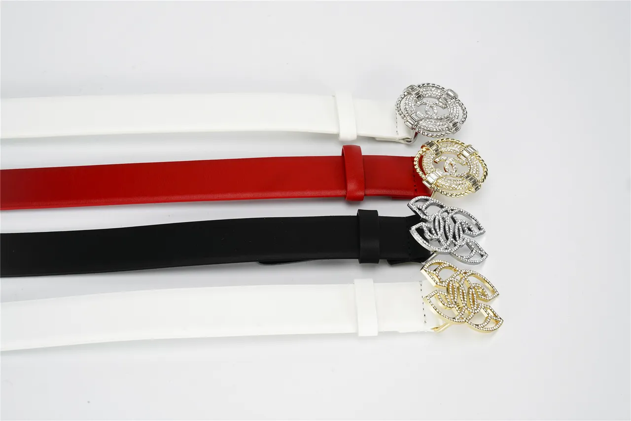 White Gold Smooth Strap Crystal-Embellished Buckle Leather Belt 2