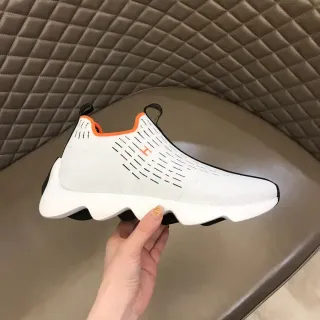 حذاء رياضي أسلوب حياة أبيض برتقالي من التريكو، slip-on، كعب وسط موجي مصمم