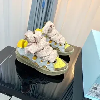 Zapatilla Sneaker Amarilla y Gris sin Cordones con Lazo