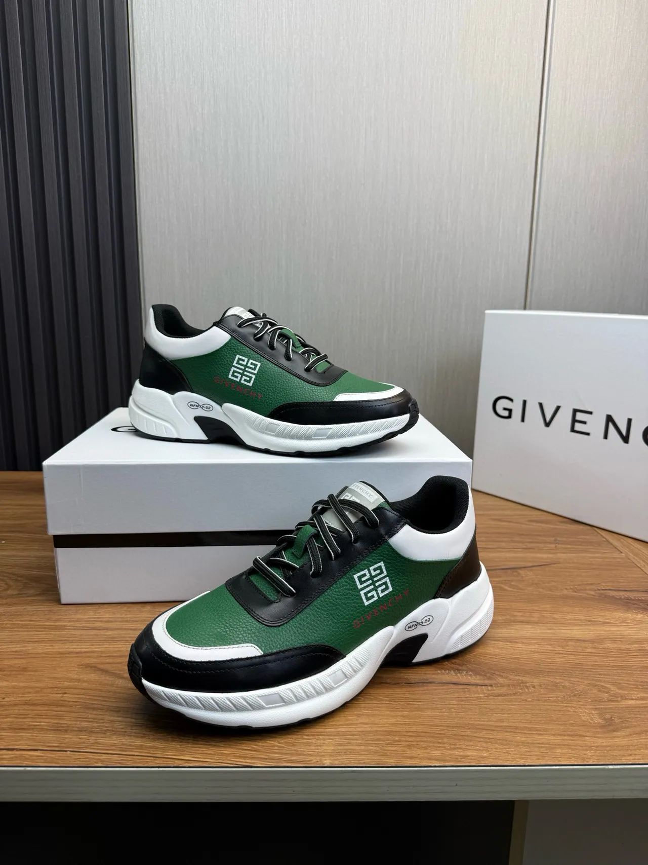 Givenchy City Sport أخضر أسود أبيض حذاء رياضي سميك 4