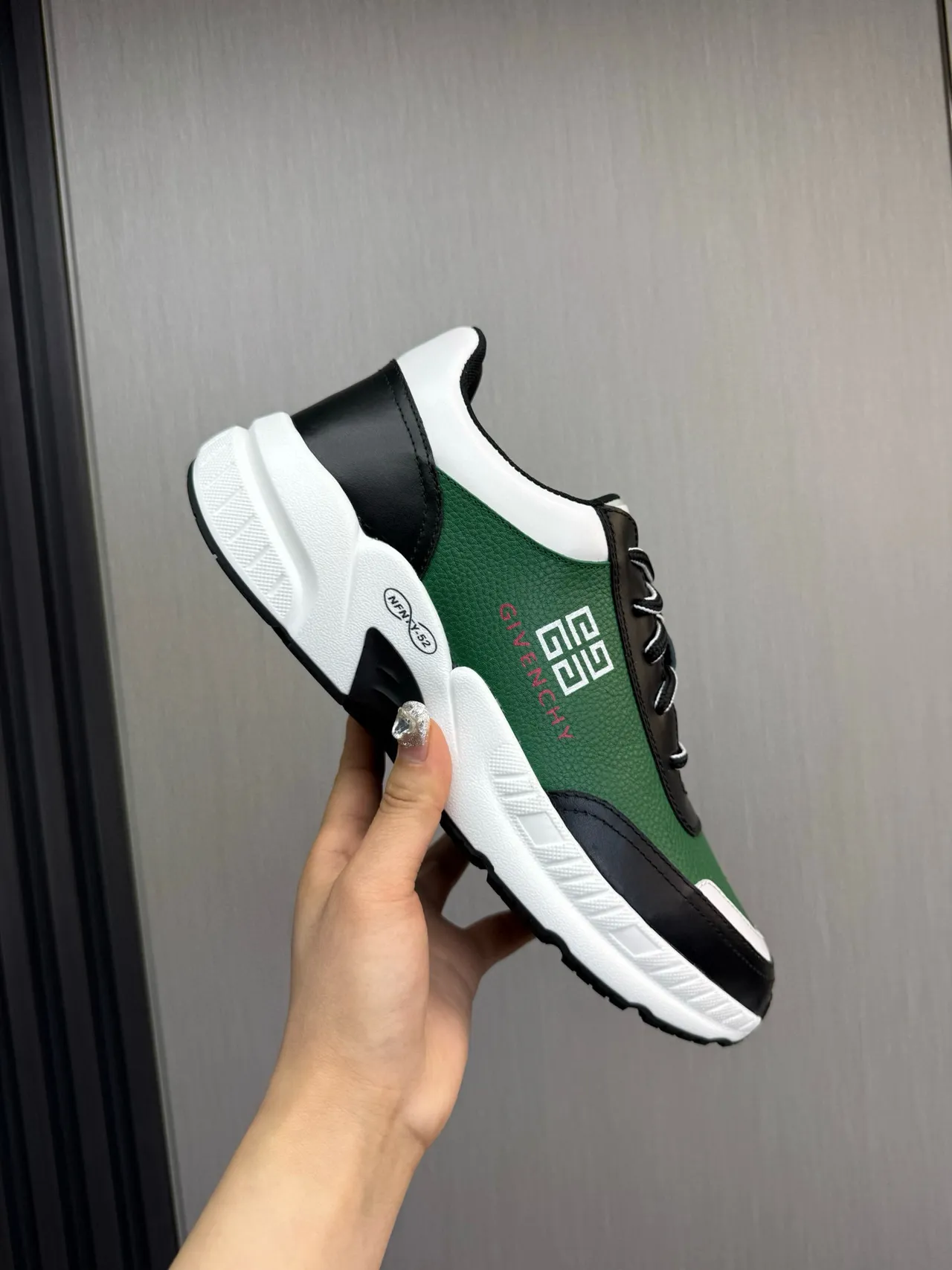 Givenchy City Sport أخضر أسود أبيض حذاء رياضي سميك 7