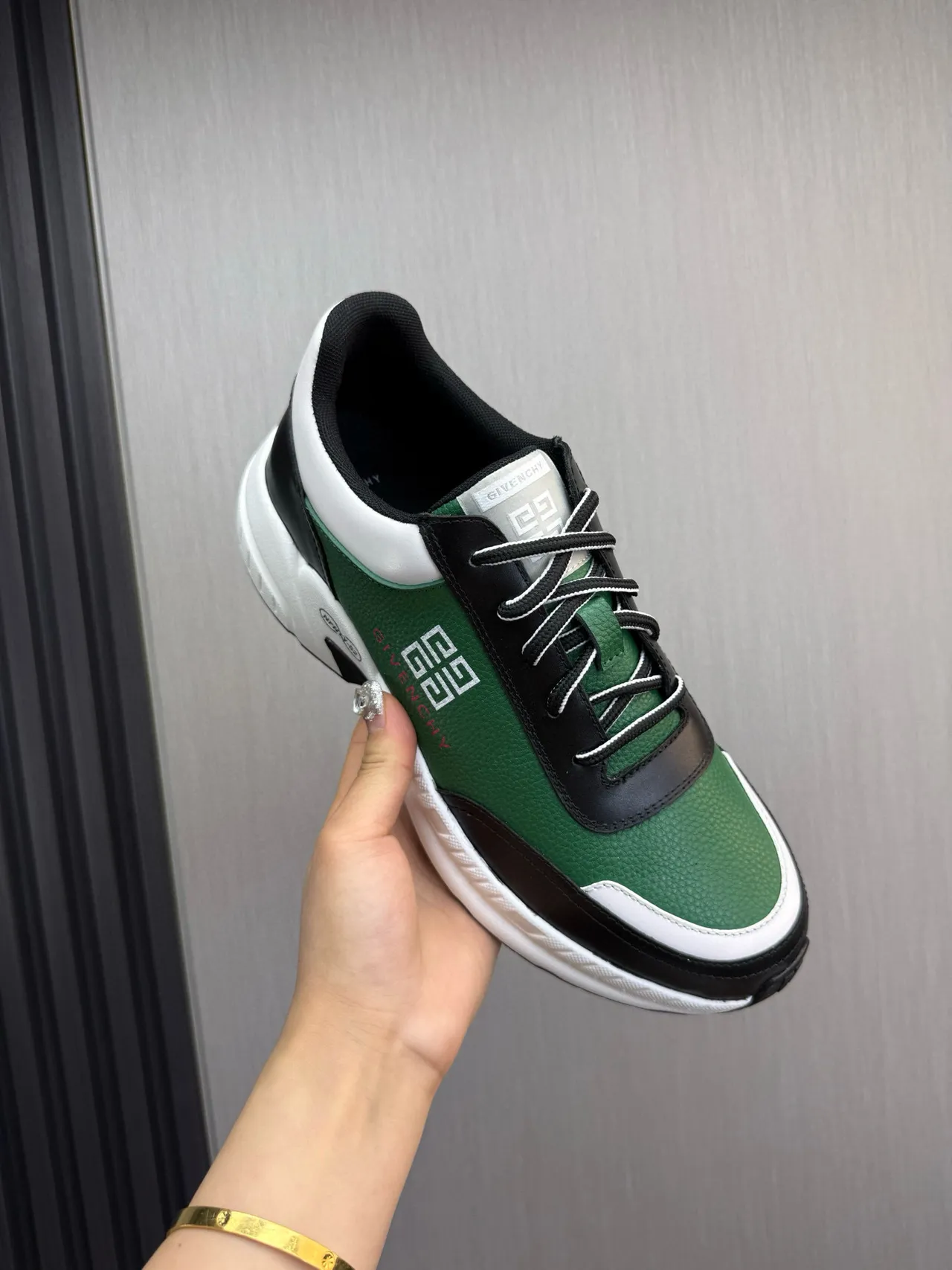 Givenchy City Sport أخضر أسود أبيض حذاء رياضي سميك 9