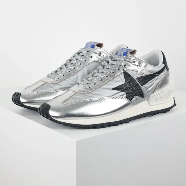 Golden Goose Runner Sneakers Lifestyle Métalliques Argent Noir Étoile 2