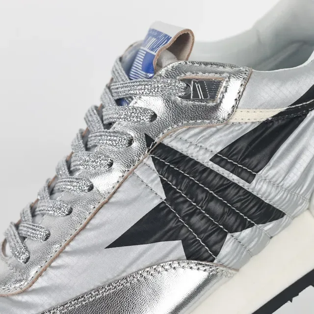 Golden Goose Runner Sneakers Lifestyle Métalliques Argent Noir Étoile 6