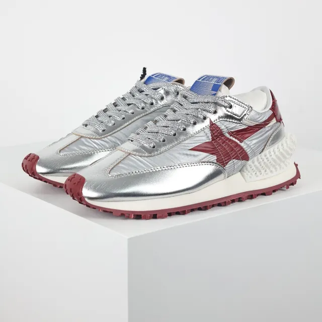 Golden Goose Super-Star Chaussures lifestyle argent métallique et rouge 2