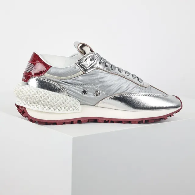 Golden Goose Super-Star Chaussures lifestyle argent métallique et rouge 7