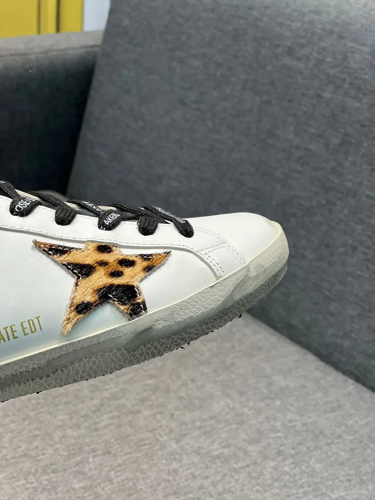 Golden Goose Super-Star Mule Chaussures Lifestyle Blanches Léopard Star 3