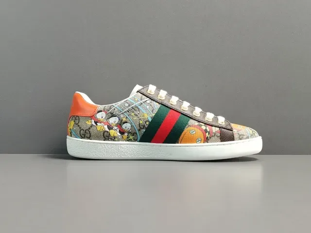 Gucci Ace Tênis Lifestyle Bege com Estampa Disney 13