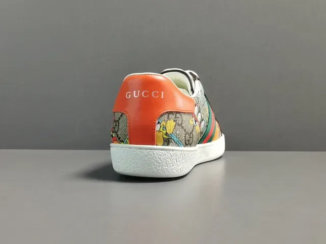 Gucci Ace Tênis Lifestyle Bege com Estampa Disney 18