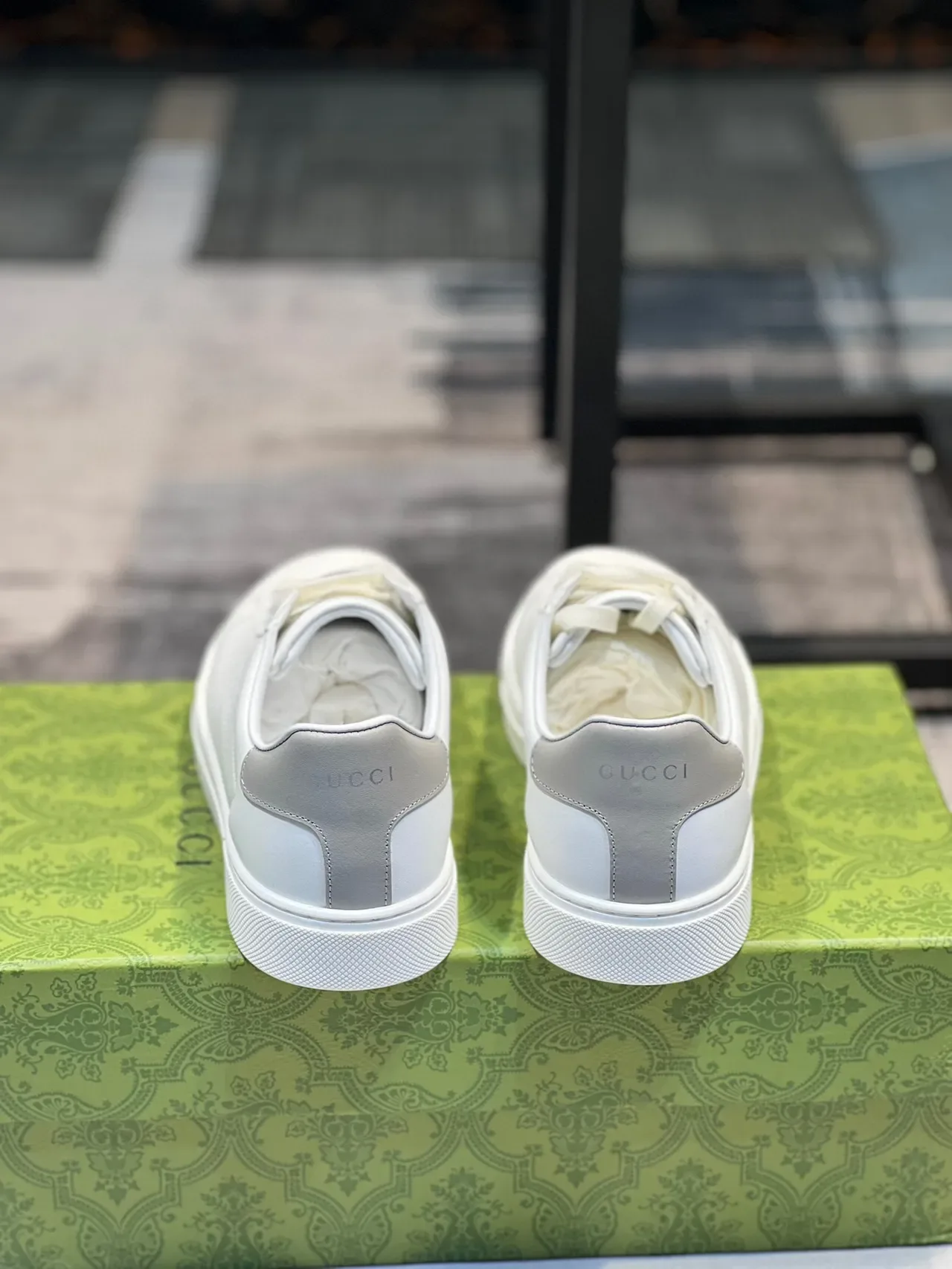 Gucci Ace Sneakers Lifestyle Blanches avec Logo Perforé 2