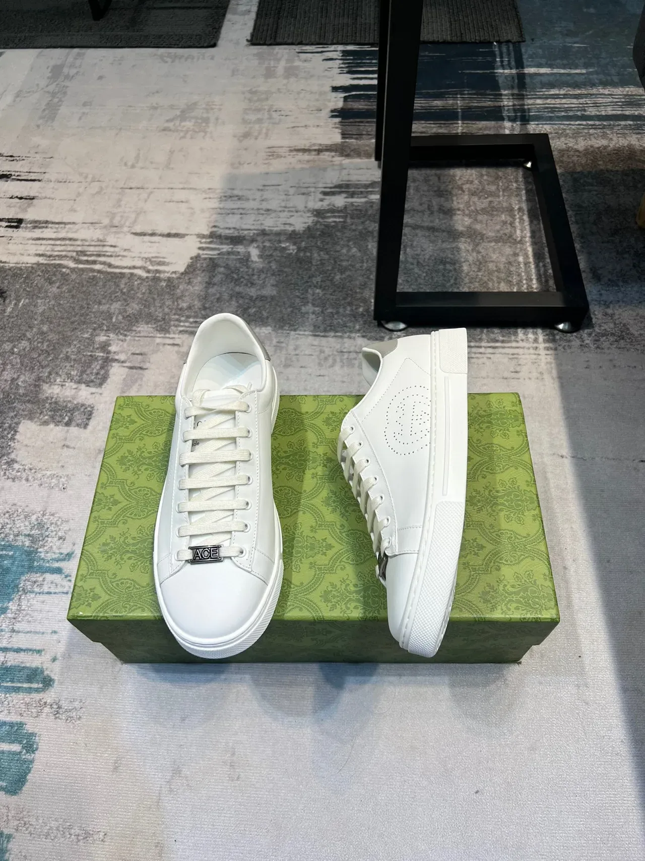 Gucci Ace Sneakers Lifestyle Blanches avec Logo Perforé 5