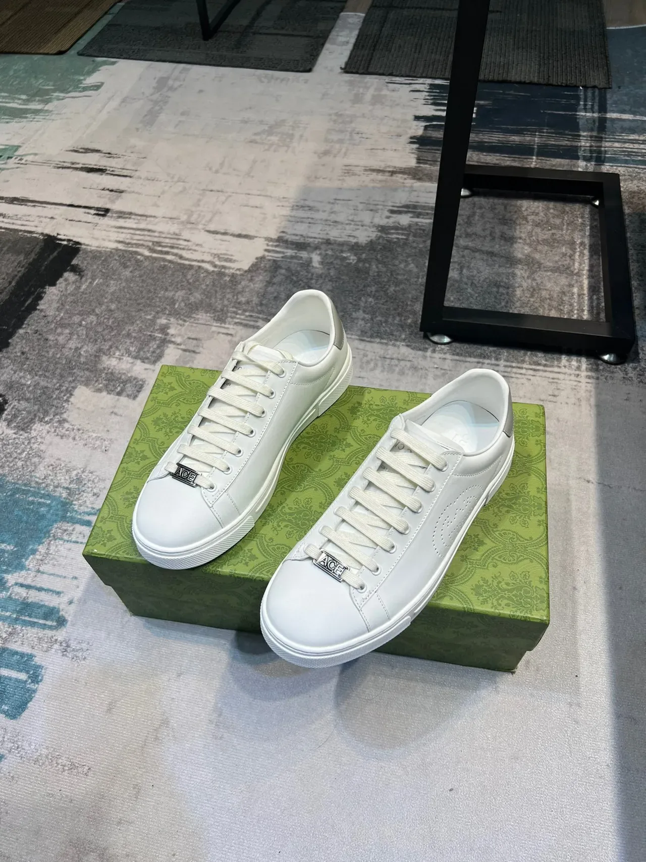 Gucci Ace Sneakers Lifestyle Blanches avec Logo Perforé 6