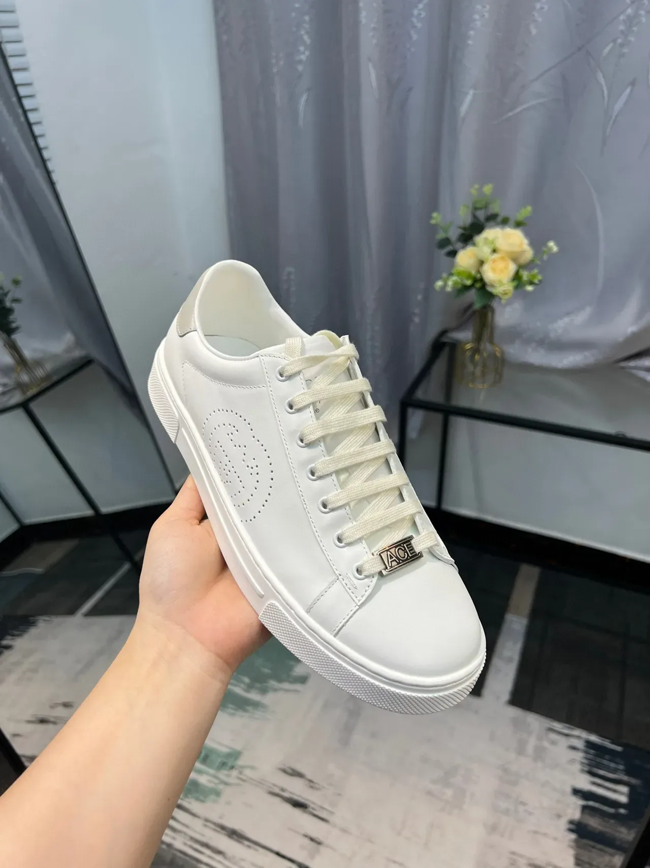 Gucci Ace Sneakers Lifestyle Blanches avec Logo Perforé 7