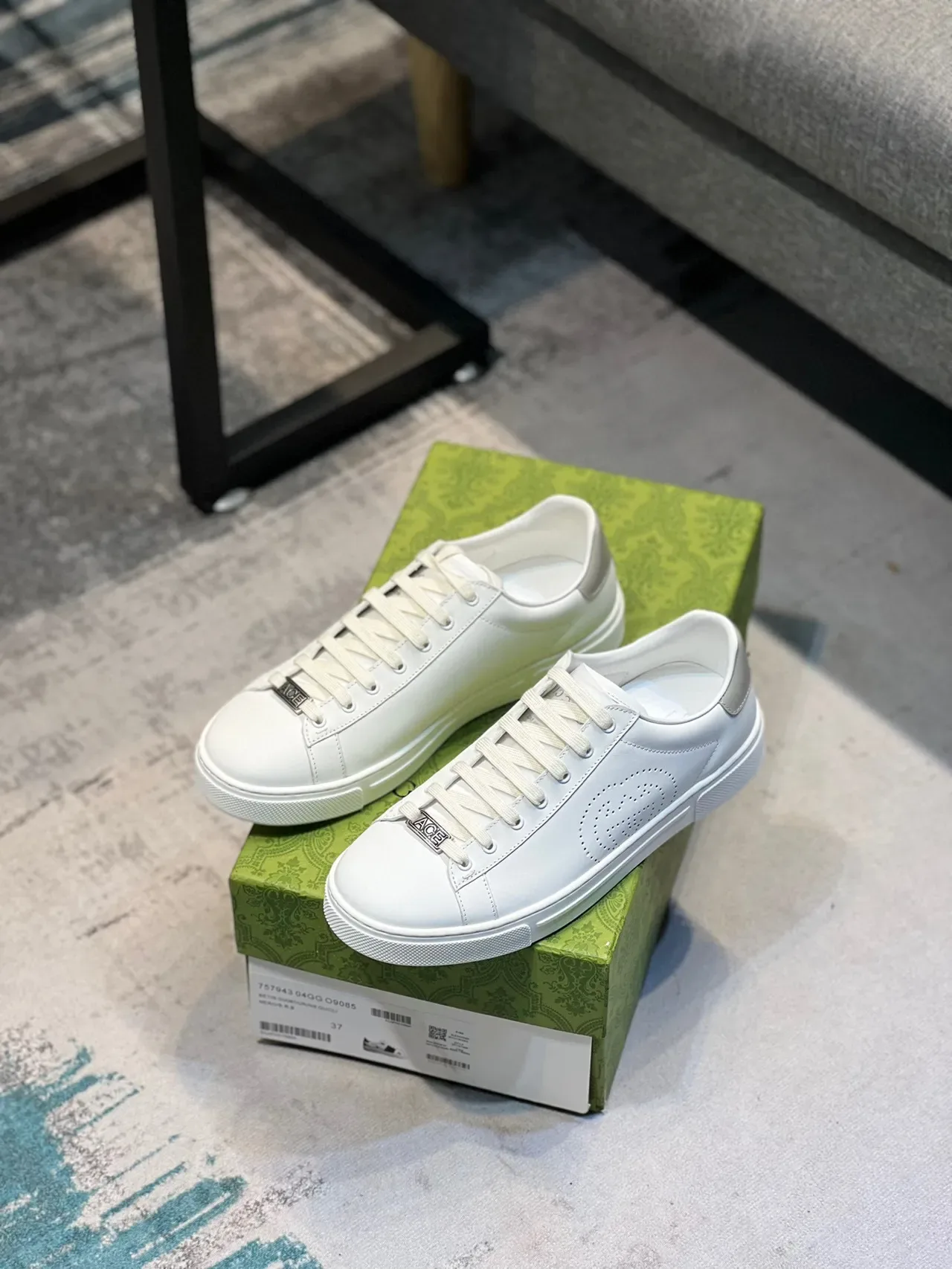 Gucci Ace Sneakers Lifestyle Blanches avec Logo Perforé 8