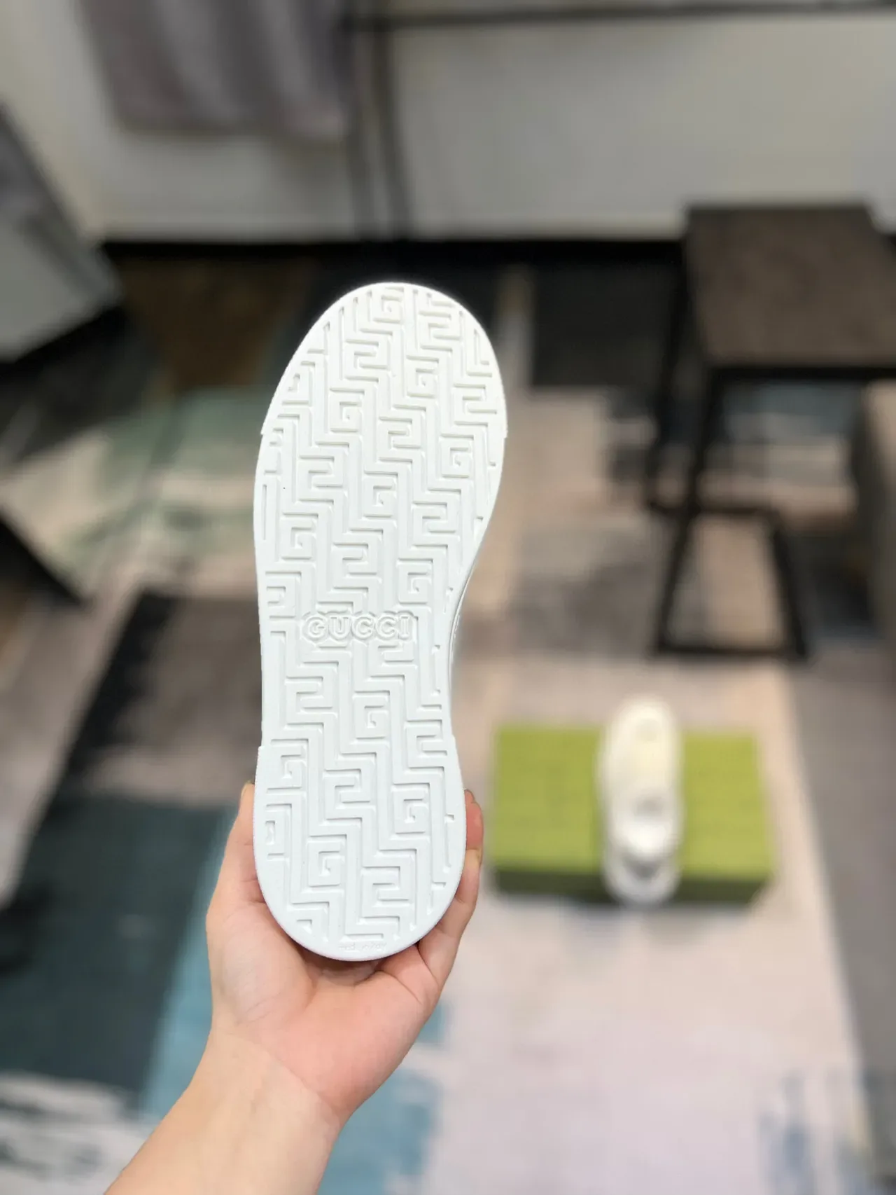 Gucci Ace Sneakers Lifestyle Blanches avec Logo Perforé 9
