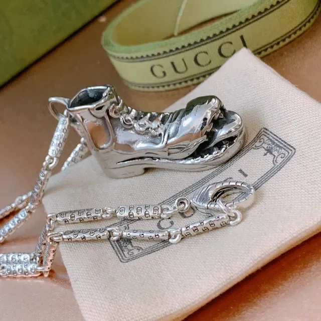 Gucci Ace Silver Green Sneaker-Shaped Pendant Polished Metal Necklace 4