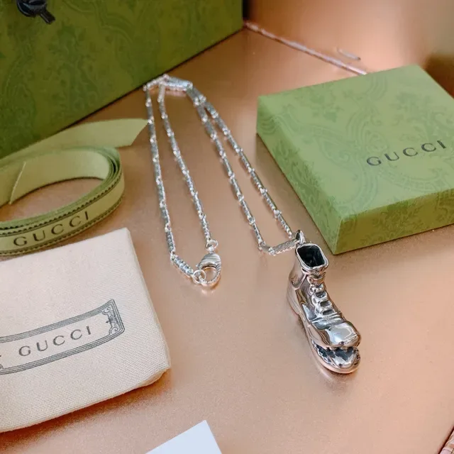 Gucci Ace Silver Green Sneaker-Shaped Pendant Polished Metal Necklace 6