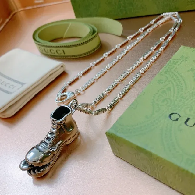 Gucci Ace Silver Green Sneaker-Shaped Pendant Polished Metal Necklace 7