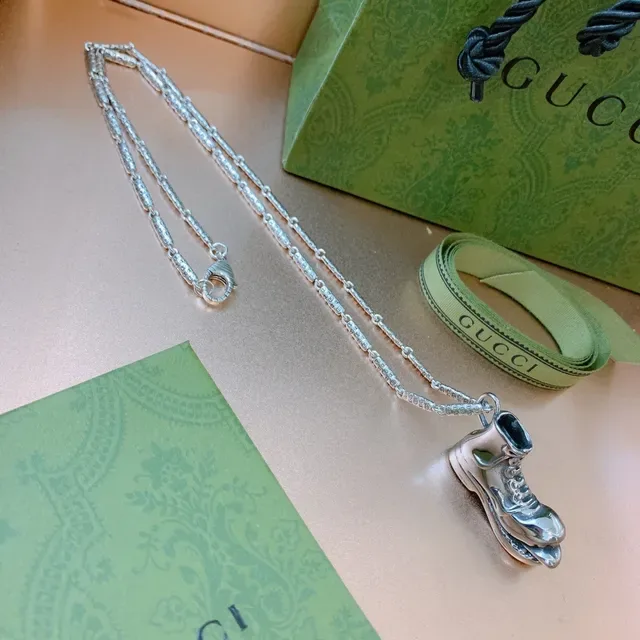 Gucci Ace Silver Green Sneaker-Shaped Pendant Polished Metal Necklace 8