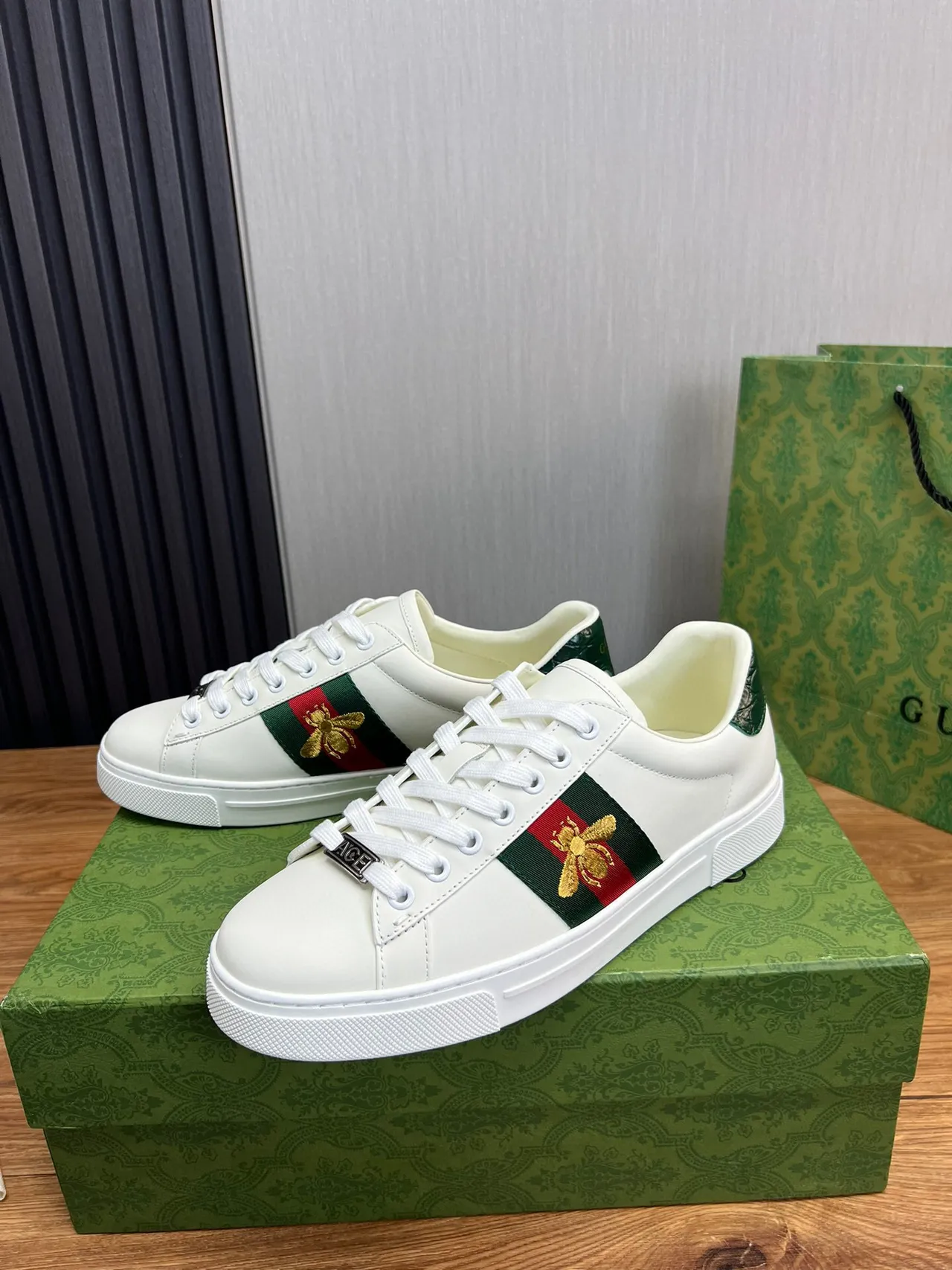 Gucci Ace White Green Red Bee Embroidery Lifestyle Sneakers 4