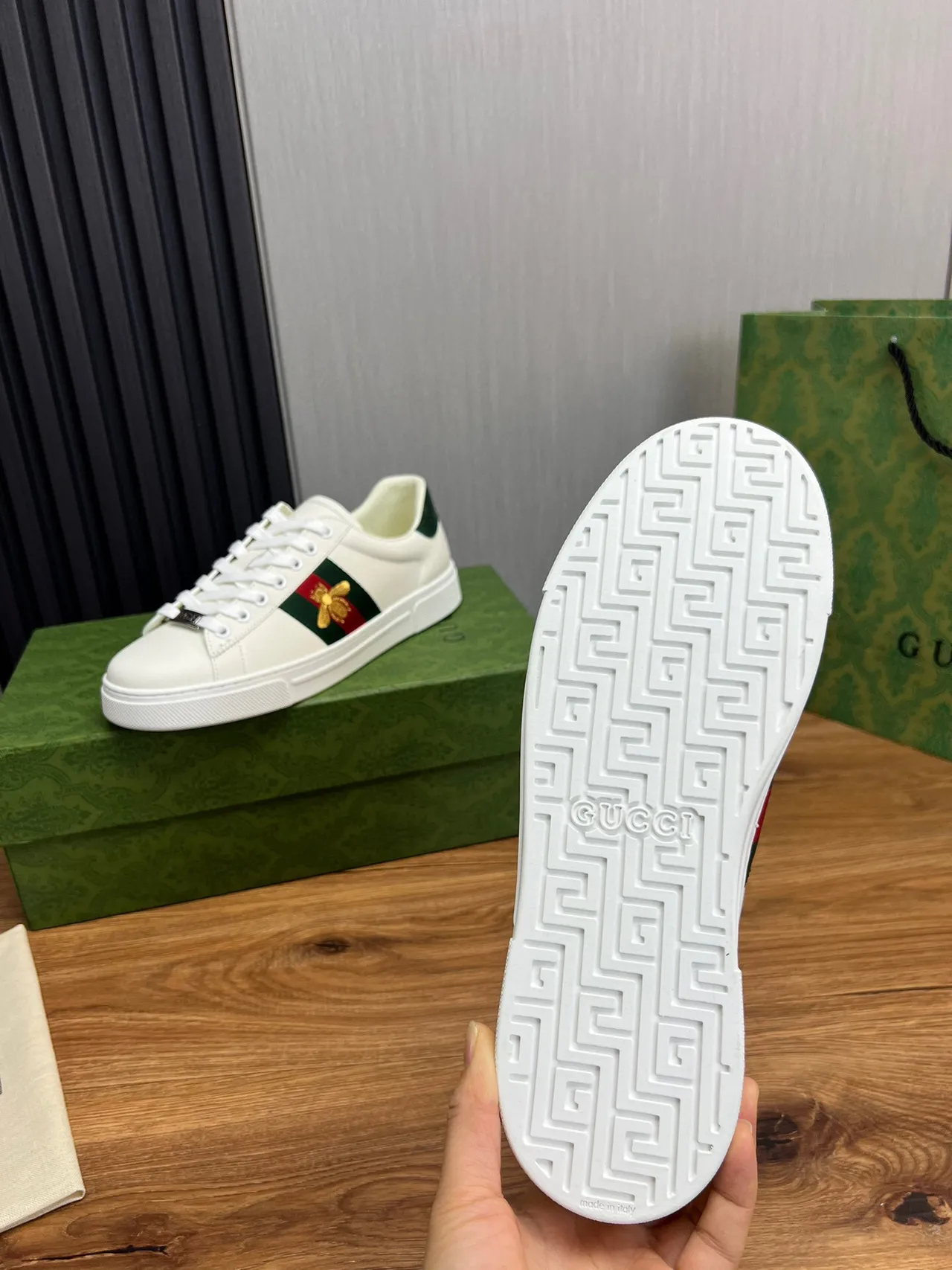 Gucci Ace White Green Red Bee Embroidery Lifestyle Sneakers 9