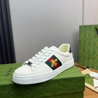 Gucci Ace أبيض أخضر أحمر Web Stripe Bee Embroidery حذاء أسلوب حياة